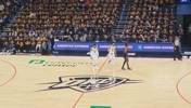 OKC的篮球之神😍！当威少登场时，雷霆主场球迷爆发热烈掌声
