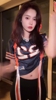 跨界了？美娜身穿一身足球服跳手势舞：来个帅的~