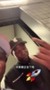 交易到火箭 杜兰特现场被采访：比划这手势是起飞吗😂