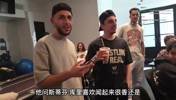 直播中被问库里闻起来香不香？巴特勒一脸问号，随后鬼魅一笑🤣