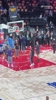 NBA中国赛现场，球迷捕捉到布克赛前热身训练
