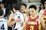 韩国篮协发庆祝照片：胡明轩&张镇麟表情落寞出现在封面当中