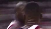 FIBA赛场上的奥尼尔也是无敌般的存在啊，谁敢挡在他前面？