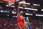 亚当斯：不认为自己是NBA最壮的人 裁判这么想导致我被撞了也不吹